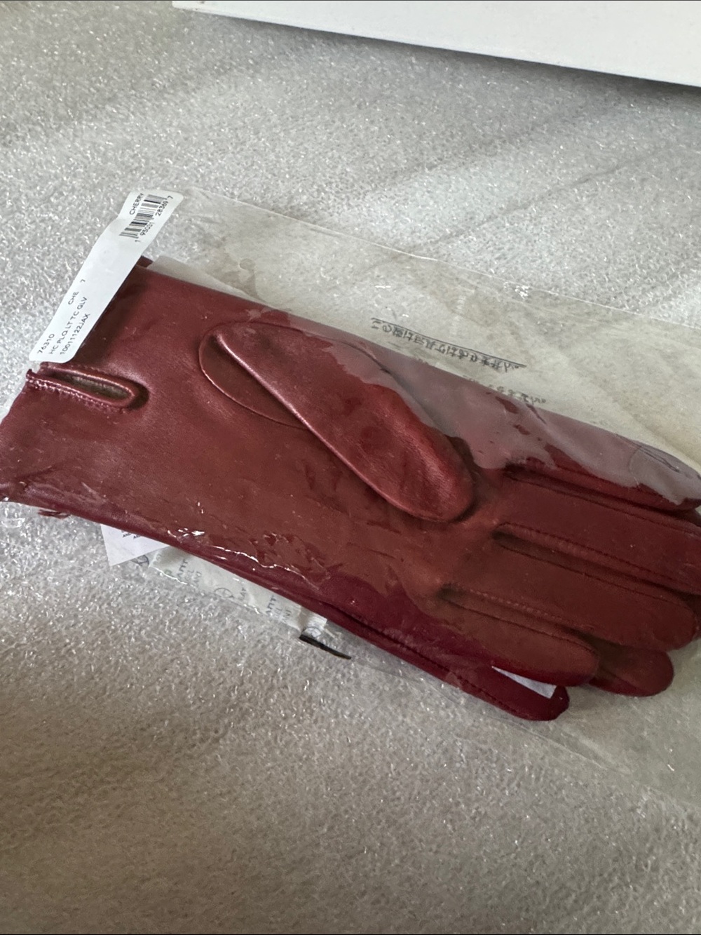 NWT Cherry Tech Coach Leather Touchscreen Gloves with Signature Charm - Picture 15 of 16